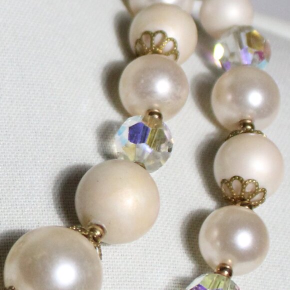 1960s 15" Lisner Faux Pearl & Aurora Borealis Crystal Vintage Necklace - Picture 2 of 16